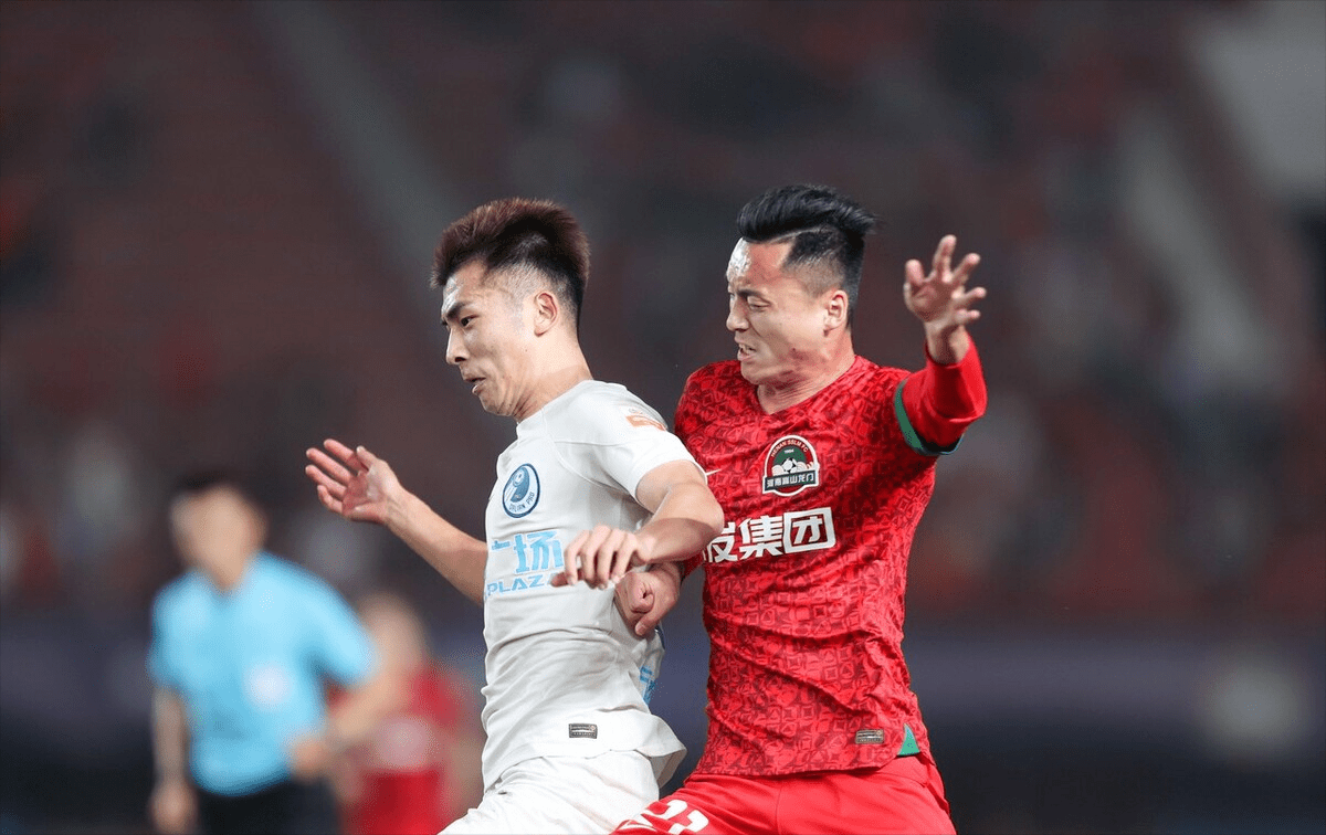 1jj-蓬莱暴熊队对阵漓江雪豹队,射击邀请赛爆冷,门将神扑救主——禁区内连续解围的简单介绍