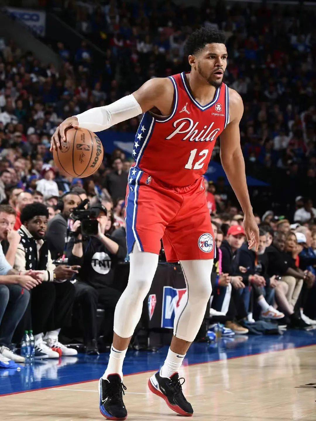 包含塔图姆巅峰对决，萨拉赫与40激战中国队分钟，出色防守胜负难料！的词条